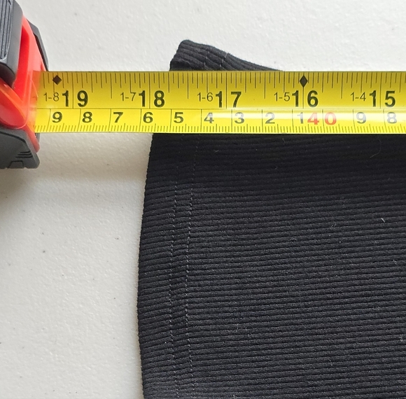 Commense Black and Ivory Ruffle Ribbed Knit Crop Top Small - Picture 6 of 8